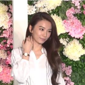 田馥甄卷发新造型，，引领时尚潮流
