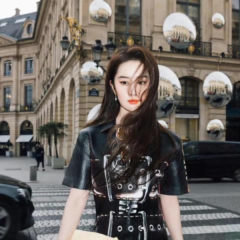 刘亦菲时装周亮相，，，，全球时尚舞台的璀璨之星